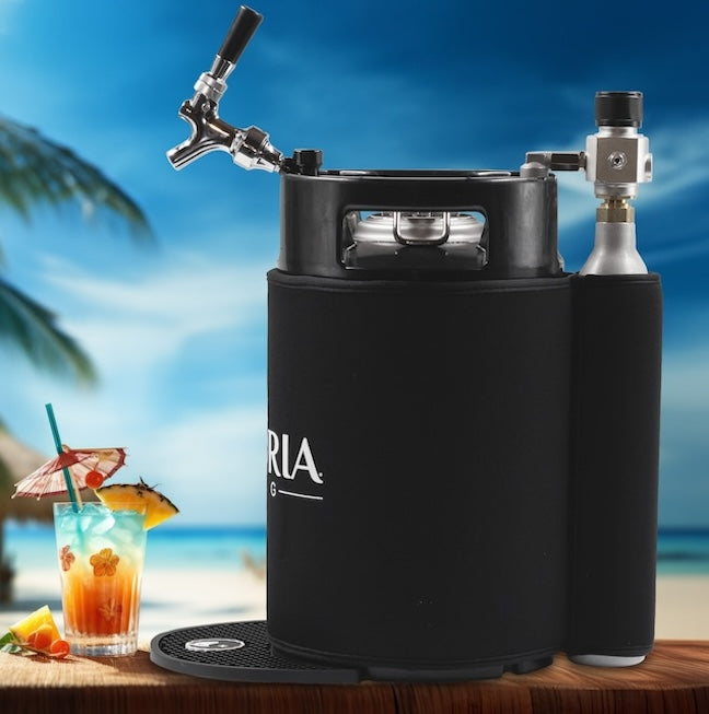 Big G 10L Gloria Keg sideview on a beach setting with a tropical cocktail