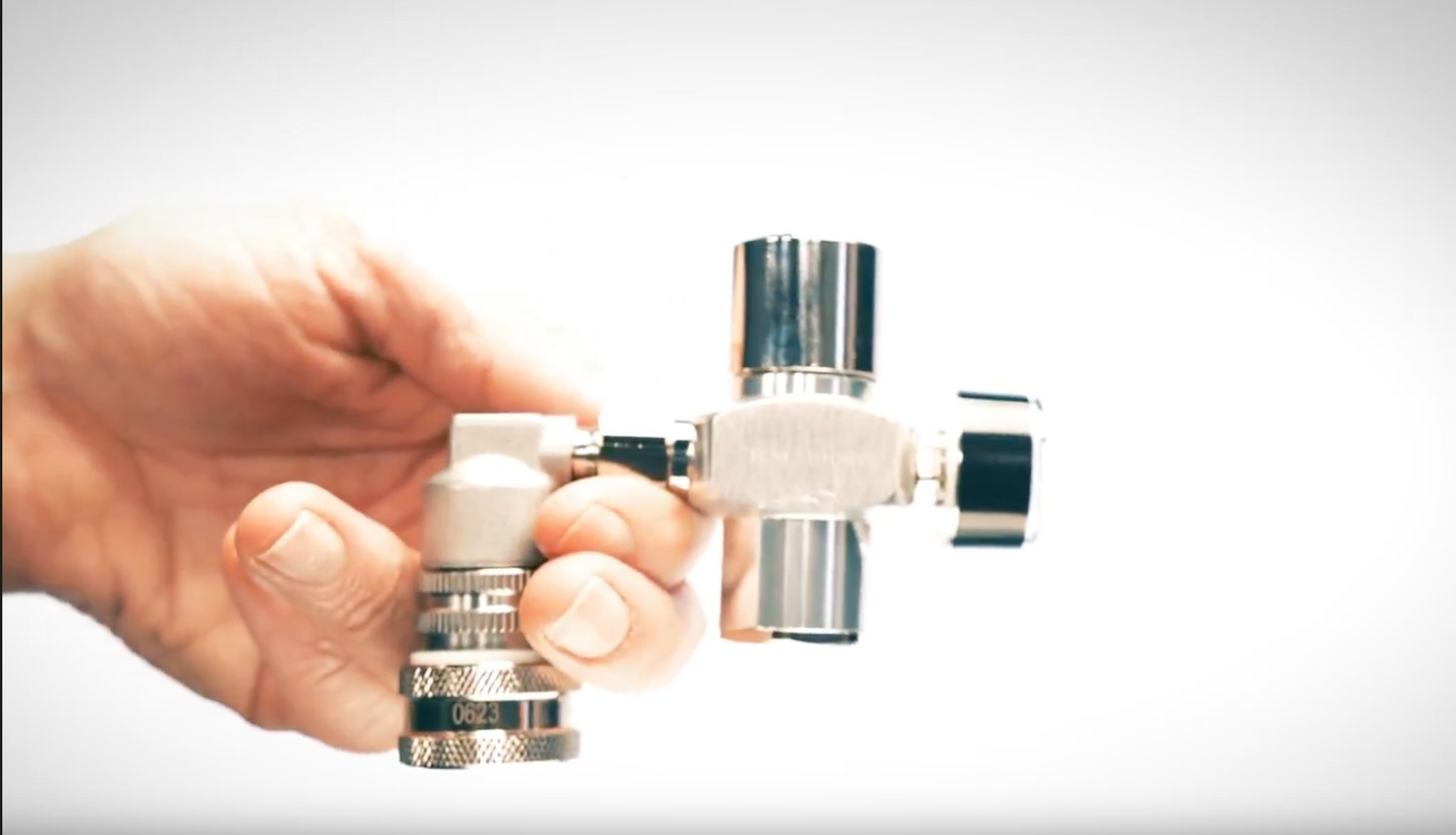 Load video: How To Use The Gloria Keg Regulator